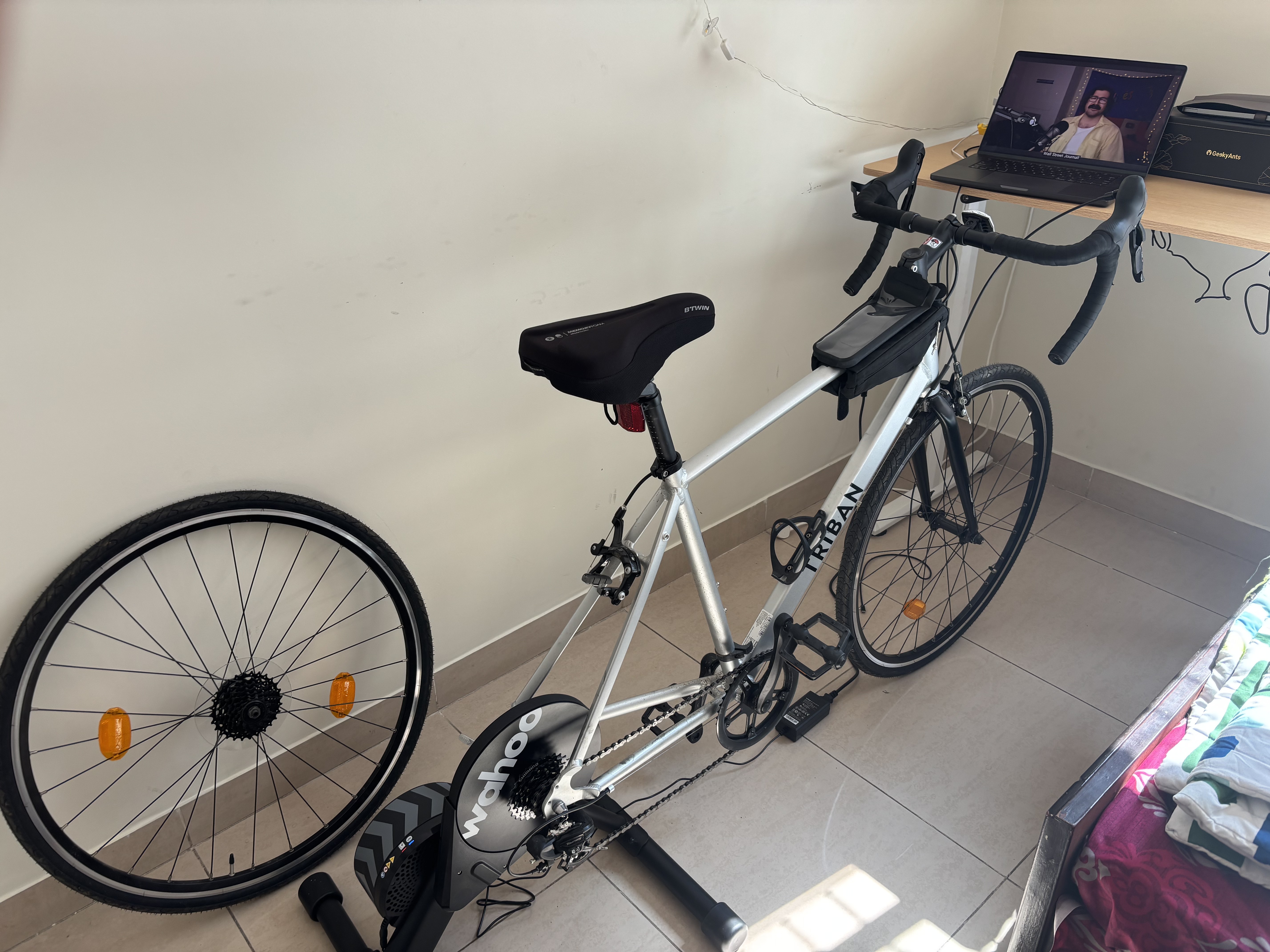 Indoor cycling pain cave Indoor cycling setup
